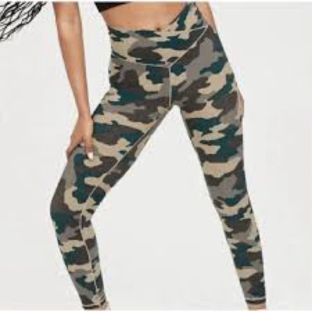 Aerie Crossover Waist Real Me 7/8 Camoflauge Leggings Green Small Short